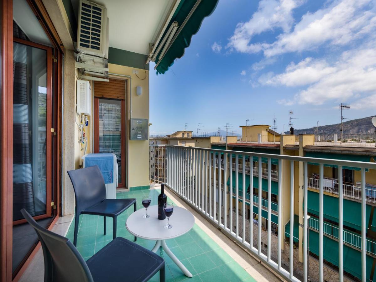 Azzurro Park Suite - De Vivo Realty Сорренто Экстерьер фото
